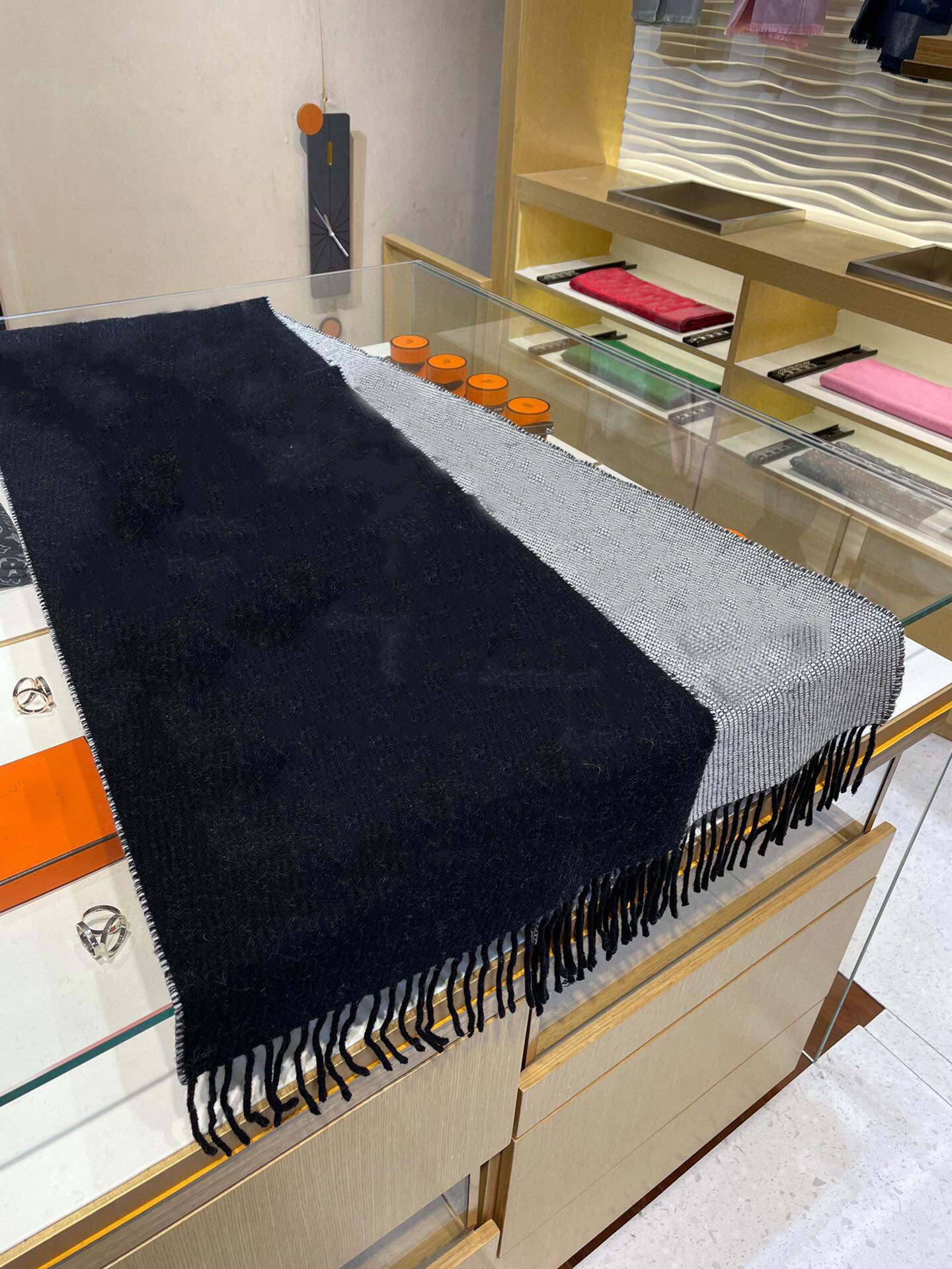 2021 designer scarf women fringed shawl fashion classic scarves style Pelerines design minimalism Shawls mens rebozo Long Muffler neck warmer tippet
2021 designer scarf women fringed shawl fashion classic scarves style Pelerines design minimalism Shawls mens rebozo Long Muffler neck warmer tippet