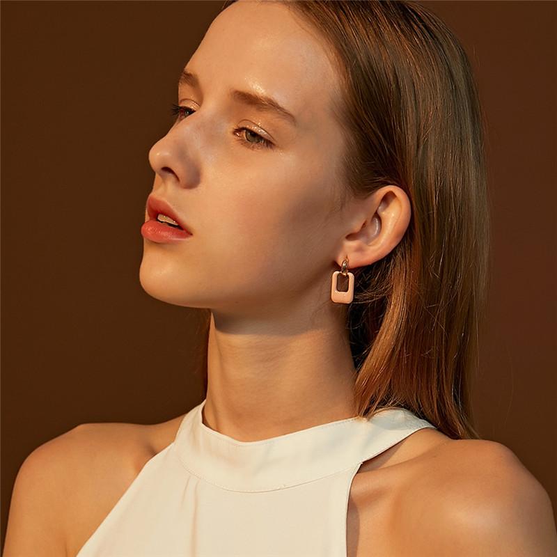 Women Square C-shaped Stud Earrings Candy Color Hollow Out Ear Drop Korean Oil Drip Geometric Business Gift Earring Jewelry Accessories Wholesale
Women Square C-shaped Stud Earrings Candy Color Hollow Out Ear Drop Korean Oil Drip Geometric Business Gift Earring Jewelry Accessories Wholesale