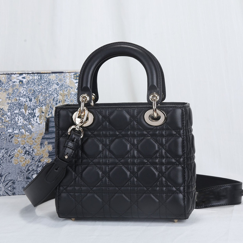 Designer High Quality Crossbody Bags Classic Messenger Women shoulder bag Ladies shopping handbags Genuine Leather purse wellt, Ribbon(not sale separately)
Designer High Quality Crossbody Bags Classic Messenger Women shoulder bag Ladies shopping handbags Genuine Leather purse wellt, Ribbon(not sale separately)