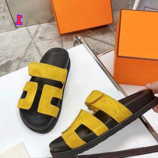 4-color Leather Slippers Early Spring of Check Pattern Platform Sandals, Women's Designer Shoes, Letters Flip Flopare Available in 35 -
4-color Leather Slippers Early Spring of Check Pattern Platform Sandals, Women's Designer Shoes, Letters Flip Flopare Available in 35 -
