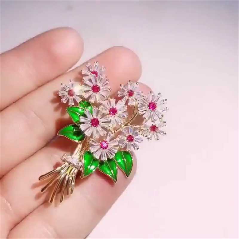 Pins, Brooches Wukaka High Quality Sweet Flower Zircon Brooch Green Leaf For Women Party Handsome Man Suit Pins Gifts Jewelry
Pins, Brooches Wukaka High Quality Sweet Flower Zircon Brooch Green Leaf For Women Party Handsome Man Suit Pins Gifts Jewelry