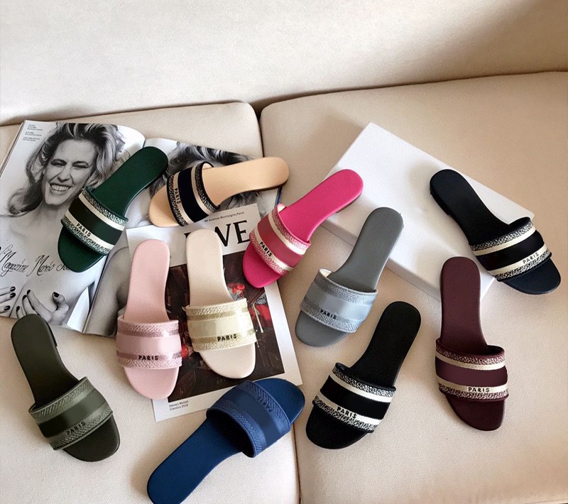 2021 Designer Luxury Leather Women Slippers Summer Flat Fashion Beach Ladies Big Head Rainbow Letters Sandals size with 35-42, Color 5
2021 Designer Luxury Leather Women Slippers Summer Flat Fashion Beach Ladies Big Head Rainbow Letters Sandals size with 35-42, Color 5