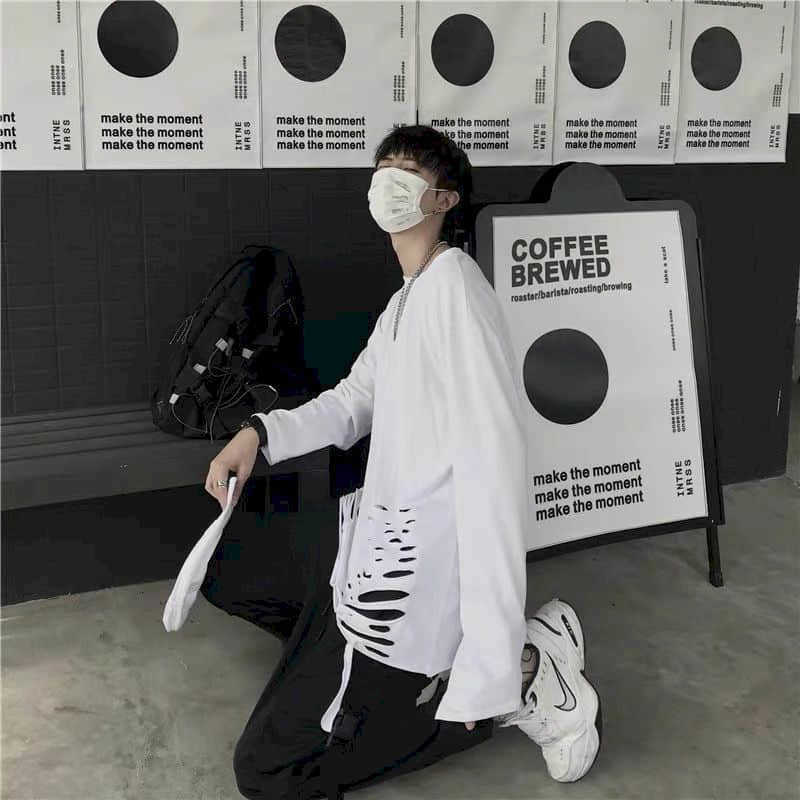 Long-sleeved T-shirt men and women wear bottoming shirt in the hole dark high street hip-hop loose Korean trend couple outfits 210526