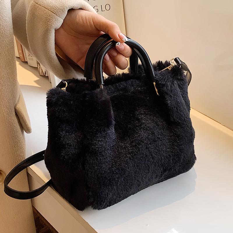 Evening Bags High-quality Ladies Plush Shoulder Bag 2021Fall/winter Style Female Fashion Trendy Messenger Hair Handbag Bucket, White
Evening Bags High-quality Ladies Plush Shoulder Bag 2021Fall/winter Style Female Fashion Trendy Messenger Hair Handbag Bucket, White
