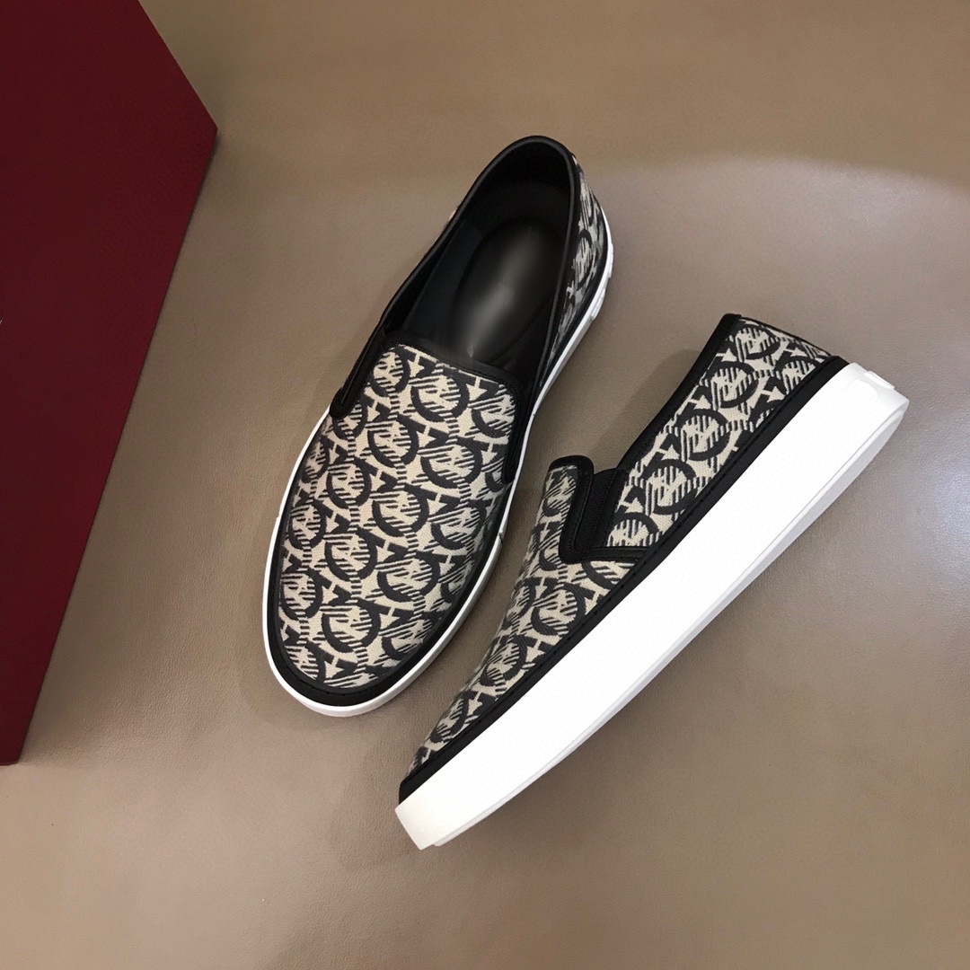 2021 casual men designer shoes letter printed slip on Luxury Mens shoe streetwear with original box, Same as pic
2021 casual men designer shoes letter printed slip on Luxury Mens shoe streetwear with original box, Same as pic