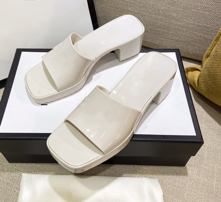 Designer shoes Slides Sandals Luxurys Designers Heatshoes 2021 Track black neoprene and rubber2021
Designer shoes Slides Sandals Luxurys Designers Heatshoes 2021 Track black neoprene and rubber2021