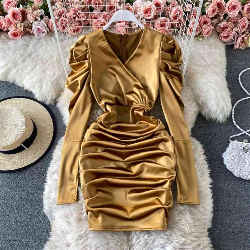 Sexy V-neck Puff Sleeve Golden Dress Women Fashion Spring Mini Ruched Bodycon Back Zipper Club Party Chic 210603, Silver
Sexy V-neck Puff Sleeve Golden Dress Women Fashion Spring Mini Ruched Bodycon Back Zipper Club Party Chic 210603, Silver