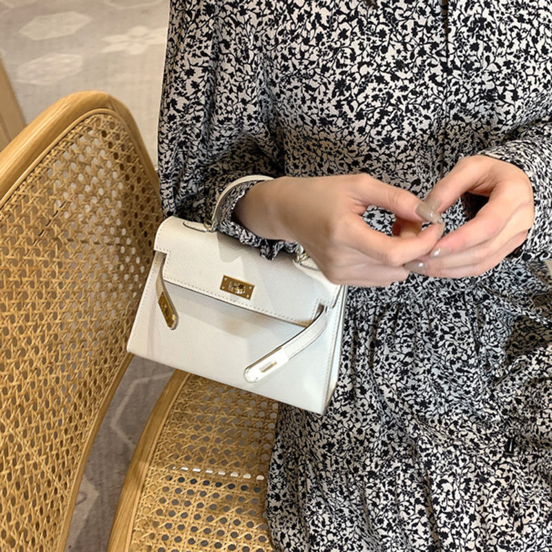 Designer kellies bags 22ss Genuine leather second generation bag women's new small hand red Single Shoulder Messenger Bag, Milkshake white
Designer kellies bags 22ss Genuine leather second generation bag women's new small hand red Single Shoulder Messenger Bag, Milkshake white