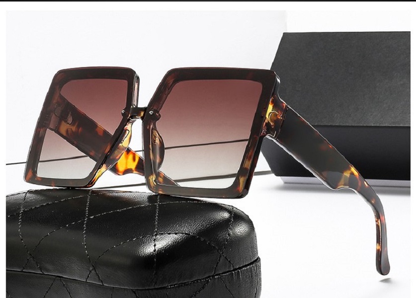 Fashion trendy chic stuning leopard polarized sunglasses for women luxury designer vintage oversized stylish with box case, White;black
Fashion trendy chic stuning leopard polarized sunglasses for women luxury designer vintage oversized stylish with box case, White;black