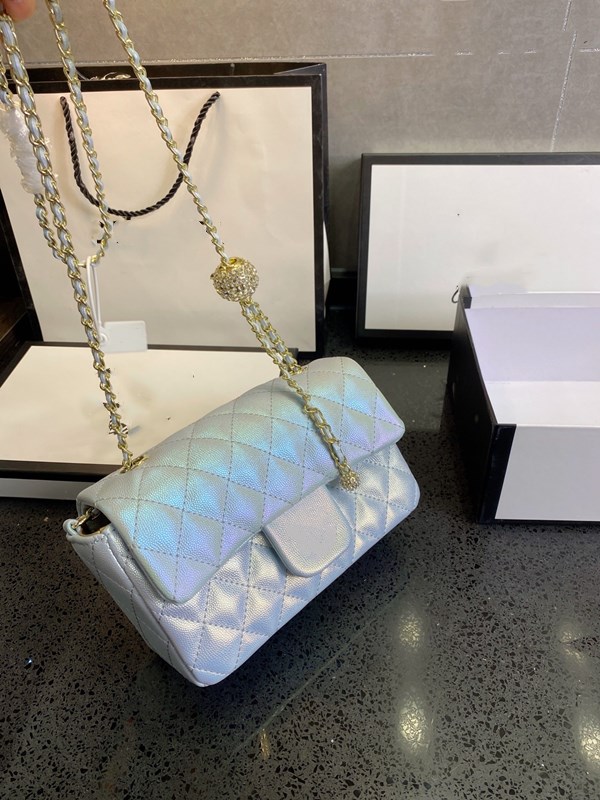High-end luxury leathers bag leather clutch 19 series genuine ladies fashion wild colorful small golden ball design rhombus chain messenger
High-end luxury leathers bag leather clutch 19 series genuine ladies fashion wild colorful small golden ball design rhombus chain messenger
