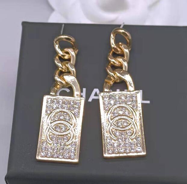 22SS 19color 18K Gold Plated Letters Stud Earrings Luxury Fashion Studs Classic Design Earring Party Wedding Engagement Lovers Gift Jewelry Wholesale
22SS 19color 18K Gold Plated Letters Stud Earrings Luxury Fashion Studs Classic Design Earring Party Wedding Engagement Lovers Gift Jewelry Wholesale