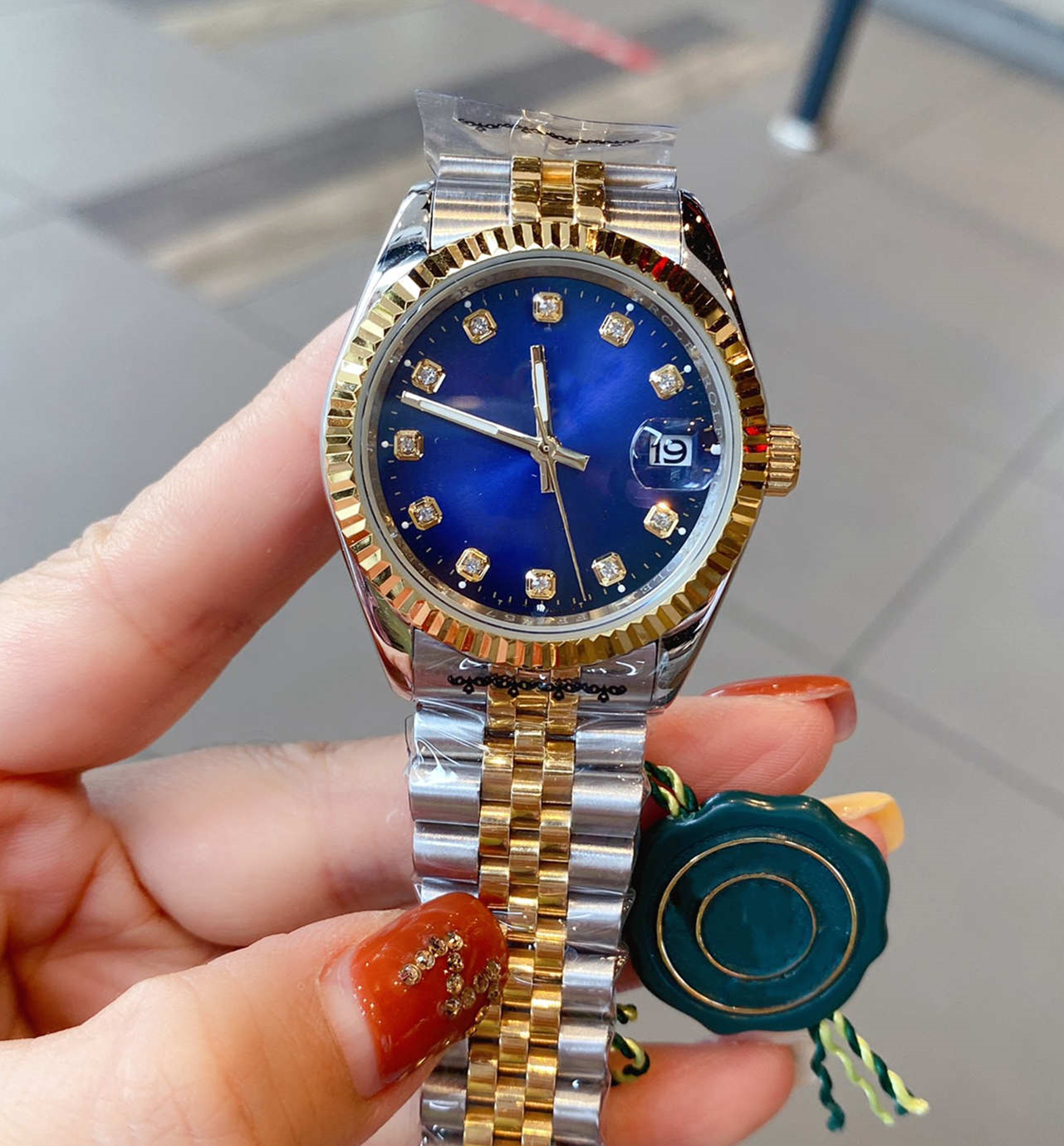 Top designer luxury women's watch, 36mm small drill embellishment, five colors, automatic machine, stainless steel belt, good choice fashion and elegance, Box
Top designer luxury women's watch, 36mm small drill embellishment, five colors, automatic machine, stainless steel belt, good choice fashion and elegance, Box
