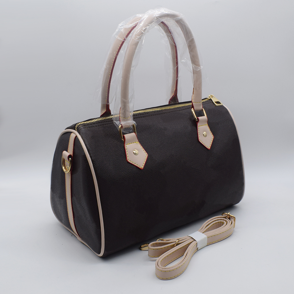 Luxurys Designer Handbag Women Crossbody Bags Leather handbags Totes Fashion female Tote Vintage Lady Shoulder bag, A2
Luxurys Designer Handbag Women Crossbody Bags Leather handbags Totes Fashion female Tote Vintage Lady Shoulder bag, A2