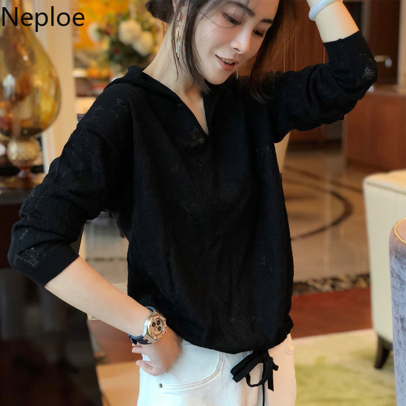 Neploe Summer Loose Blouses Women Chic Hollow Out Lace Jacquard Sunscreen Clothes Shirts Korean Casual Long Sleeve Hooded Tops 210422
