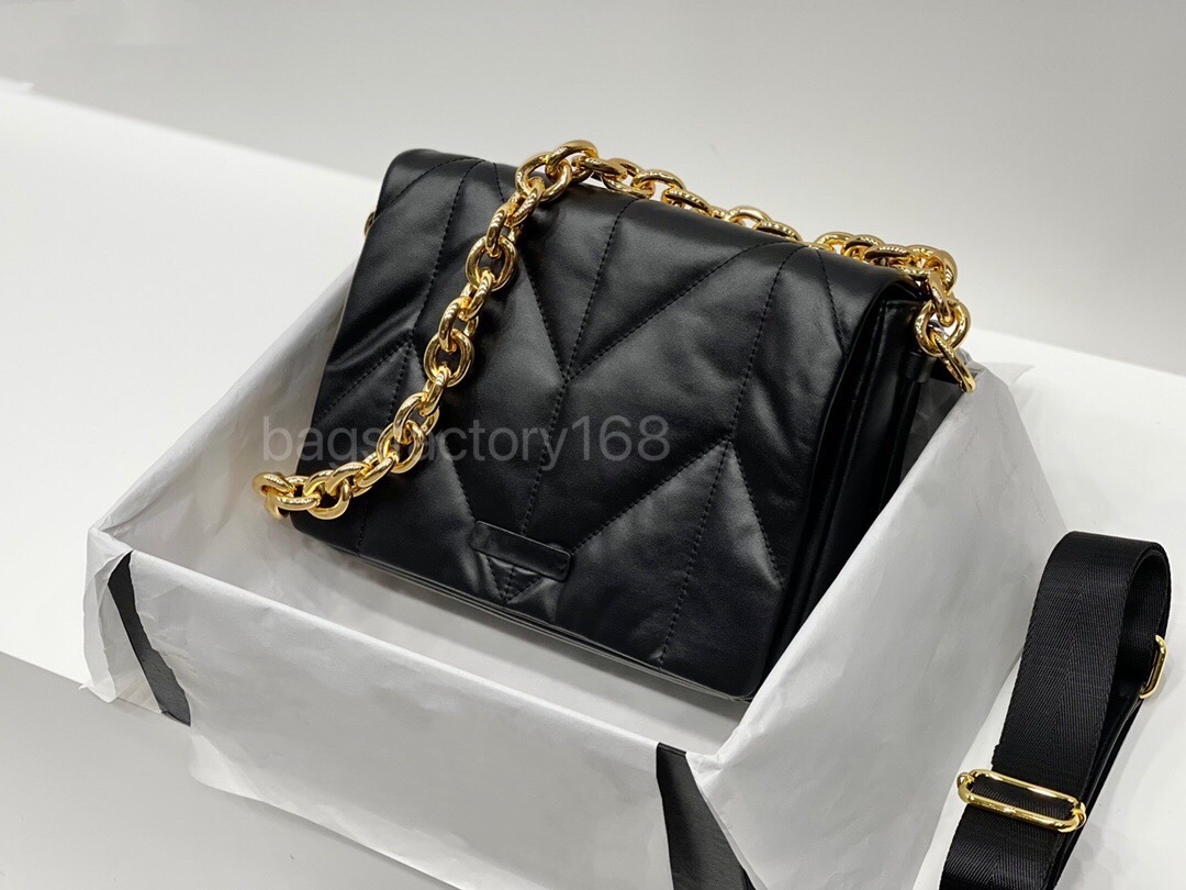 Women Fashion Luxury Design Cowhard Leather Chain Bag Sewing Thread Cloud Pillow Bags Lady Style Clamshell Package Simple Black Shoulder Packages Art Solid Color, Customize
Women Fashion Luxury Design Cowhard Leather Chain Bag Sewing Thread Cloud Pillow Bags Lady Style Clamshell Package Simple Black Shoulder Packages Art Solid Color, Customize
