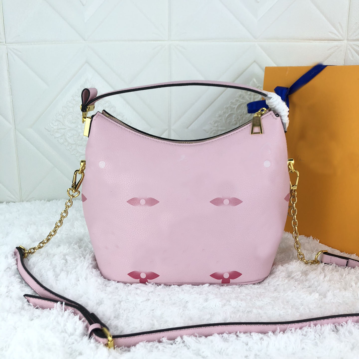 Designer Handbags Pink Crossbody Bags shoulder bag leather material printed letters decorated half moon casual style Luggage
Designer Handbags Pink Crossbody Bags shoulder bag leather material printed letters decorated half moon casual style Luggage