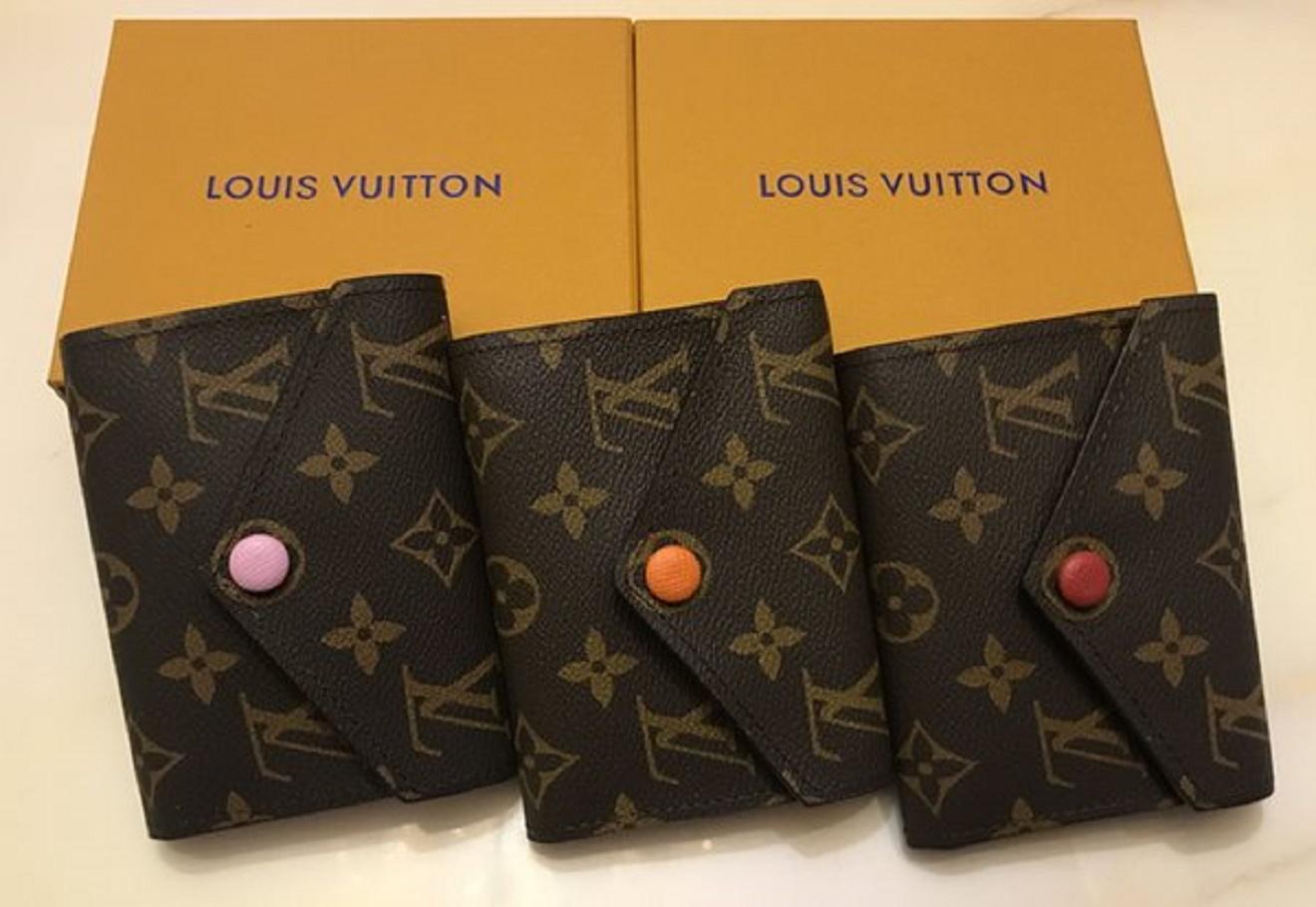 GGLVLouis
VittonYSL
VUTTON Wallet leather multicolor coin purse short wallet purse lady Card holder classic mini zipper pocket Handbags W/Box
GGLVLouis
VittonYSL
VUTTON Wallet leather multicolor coin purse short wallet purse lady Card holder classic mini zipper pocket Handbags W/Box