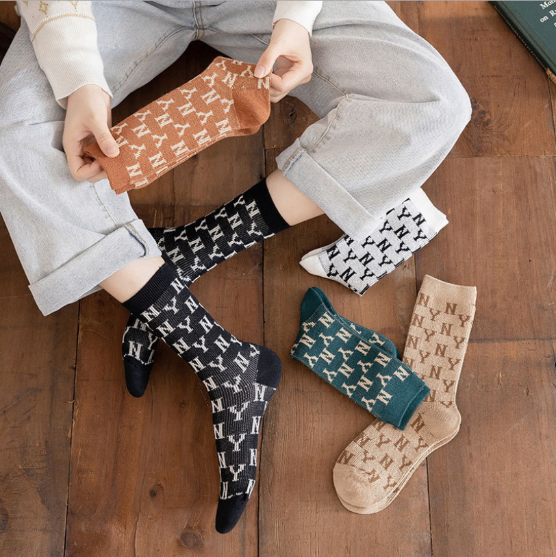 Spring And Autumn Women's Men's Color English Letter Socks Cotton Cuasal Socks Sport Socks Skateborad Sox EU 35-43