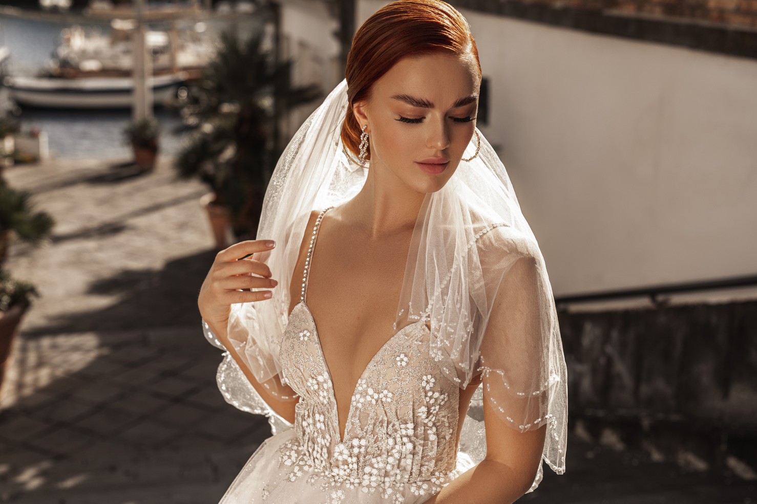 Katherine Joyce 2021 A Line Wedding Dresses Bridal Gowns Plus Size Backless Crystal Applique Beads Spaghetti Neck Vestios De Novia