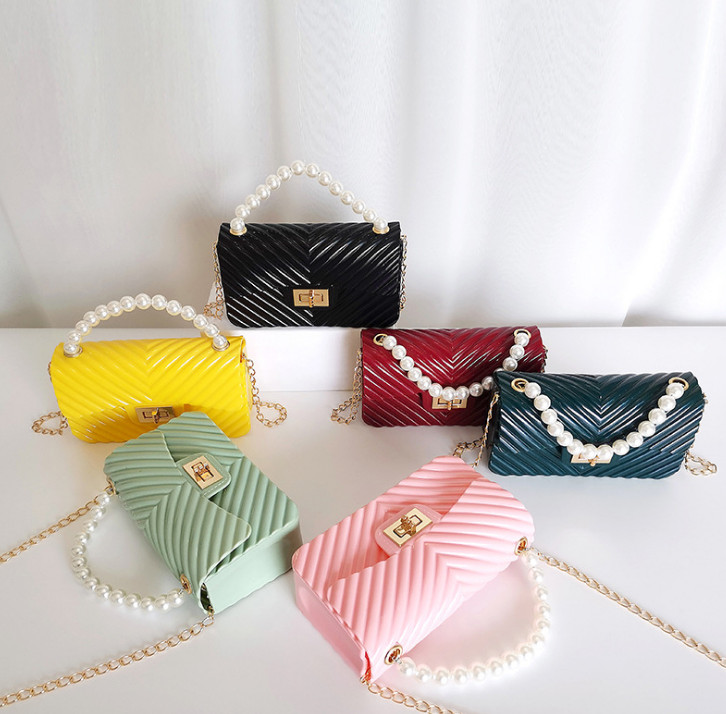 lady style Girls pearls chain handbags kids stripe embossing jelly single shoulder bag children metals buckle messenger bags women mini purse Q1626, Black
lady style Girls pearls chain handbags kids stripe embossing jelly single shoulder bag children metals buckle messenger bags women mini purse Q1626, Black