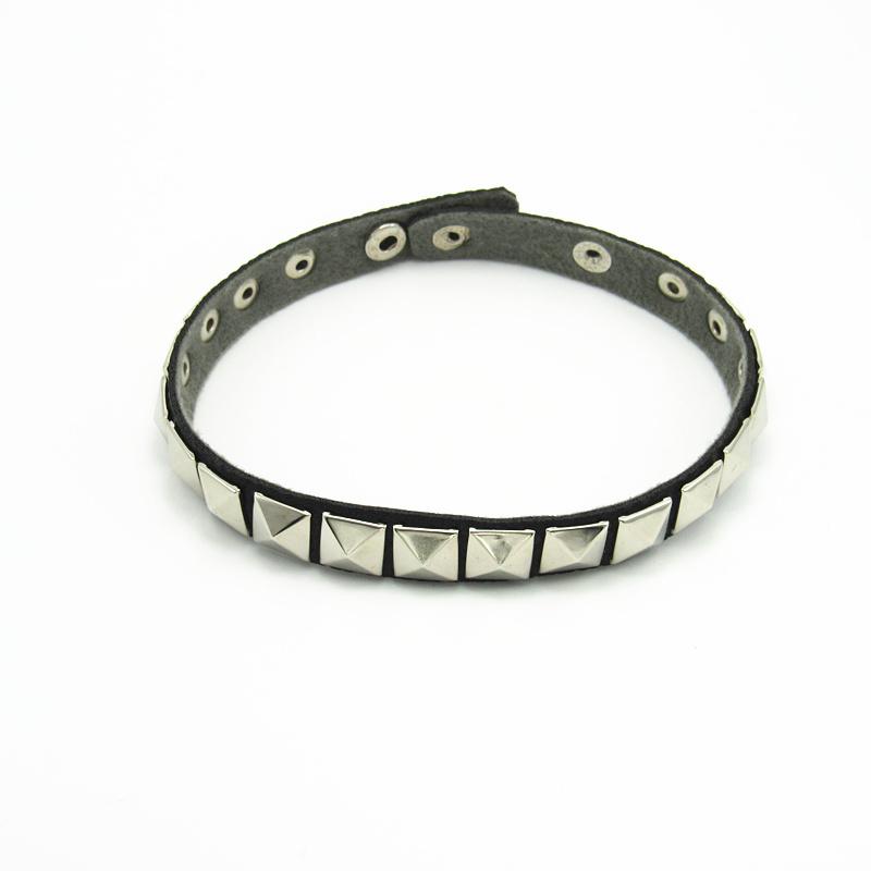 Rock Band Queen Freddie Mercury Commemorative Rivet PU Arm Bracelet Gifts For Men Bangle, Black
Rock Band Queen Freddie Mercury Commemorative Rivet PU Arm Bracelet Gifts For Men Bangle, Black