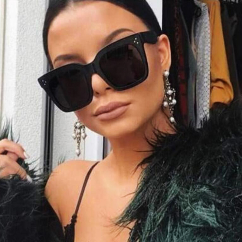 Kim Kardashian Sunglasses Lady Flat Top Eyewear Lunette Femme Luxury Designer Sun Glasses Women Rivet Square Sunglass UV400, White;black
Kim Kardashian Sunglasses Lady Flat Top Eyewear Lunette Femme Luxury Designer Sun Glasses Women Rivet Square Sunglass UV400, White;black