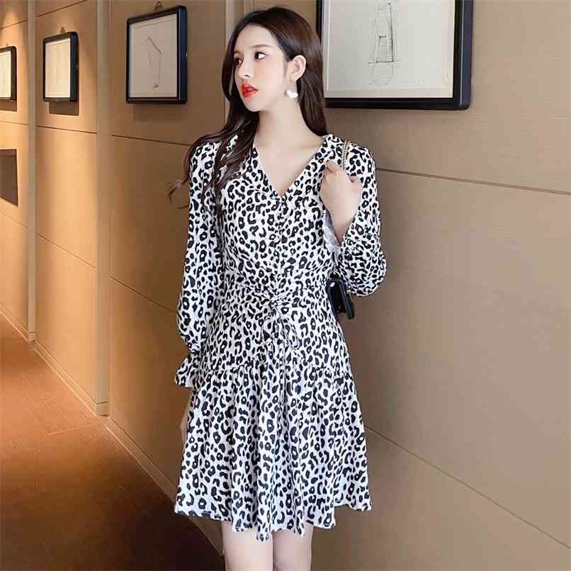Fashion waist slimming flared sleeves ruffled hem long-sleeved chiffon dress spring casual women's mini skirt 210520, Blue flowers
Fashion waist slimming flared sleeves ruffled hem long-sleeved chiffon dress spring casual women's mini skirt 210520, Blue flowers