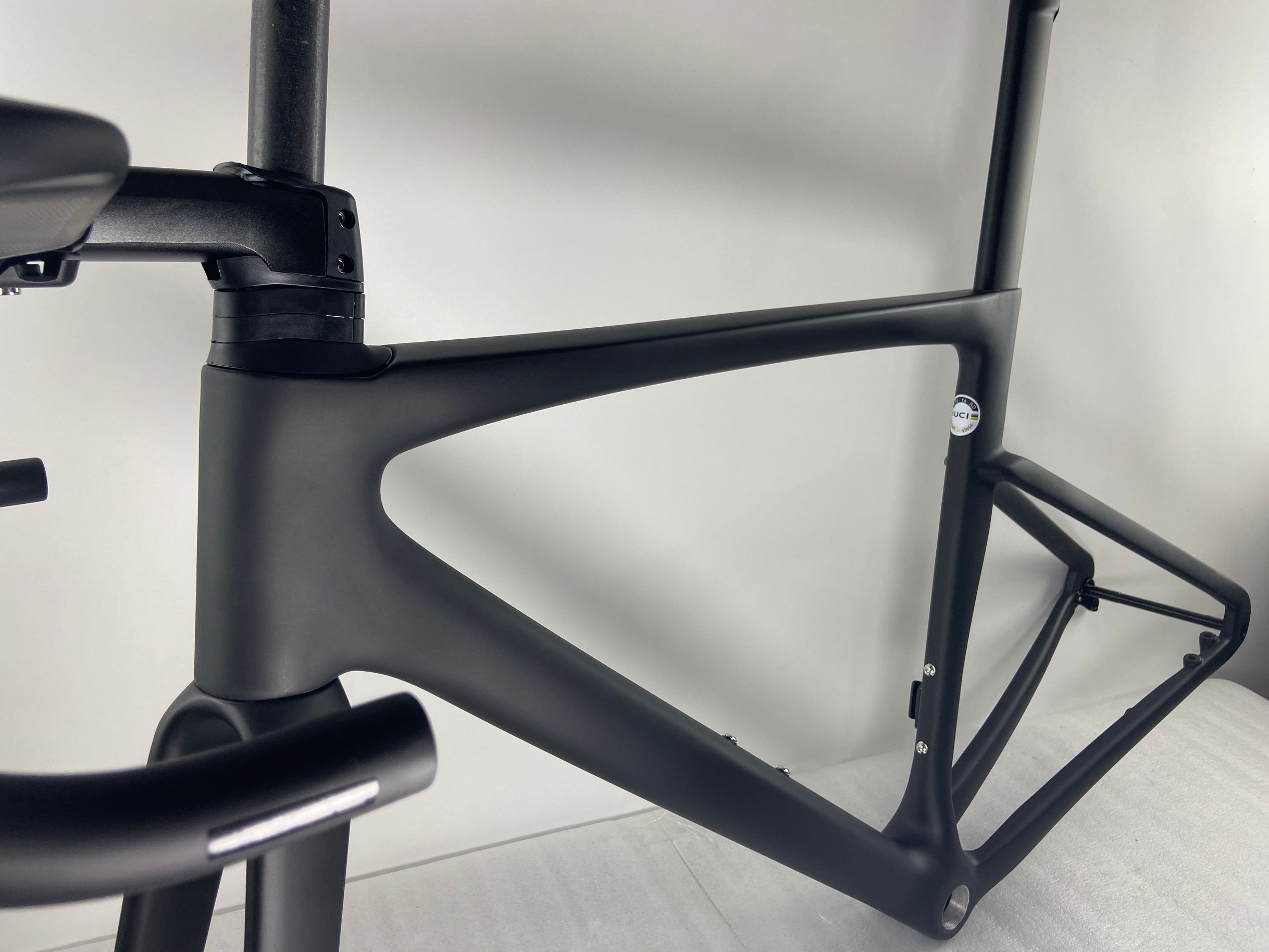 Frame Super ultralight carbon fiber bike frameset disc brake with threaded BSA bottom bracket 2022 latest mold and paint, Customize
Frame Super ultralight carbon fiber bike frameset disc brake with threaded BSA bottom bracket 2022 latest mold and paint, Customize