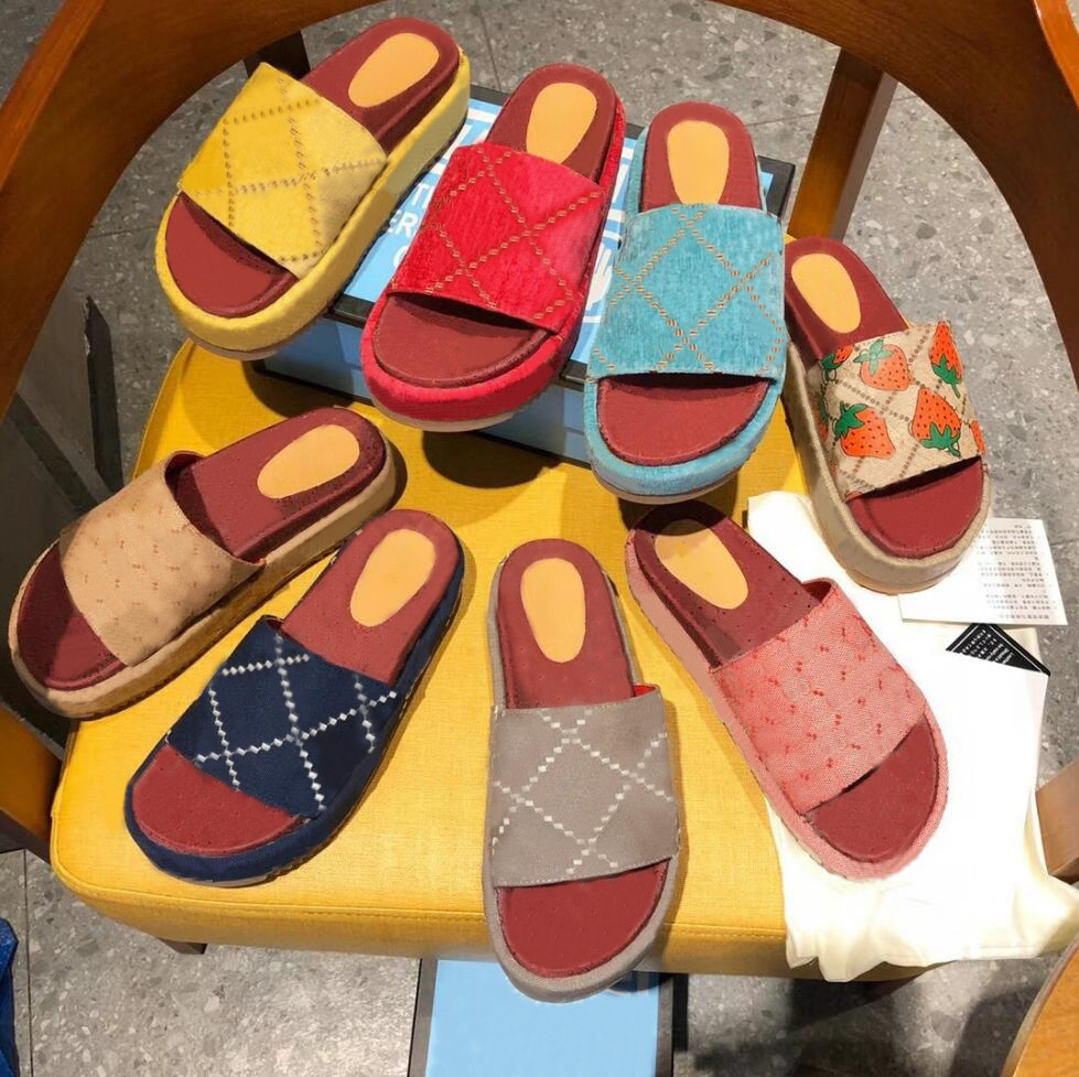 luxury Designer women Sandal Canvas Platform slippers Real Leather Beige brick Red Colors Beach Slides Slipper Outdoor Party Classic Sandals with box size 35, Color 21
luxury Designer women Sandal Canvas Platform slippers Real Leather Beige brick Red Colors Beach Slides Slipper Outdoor Party Classic Sandals with box size 35, Color 21