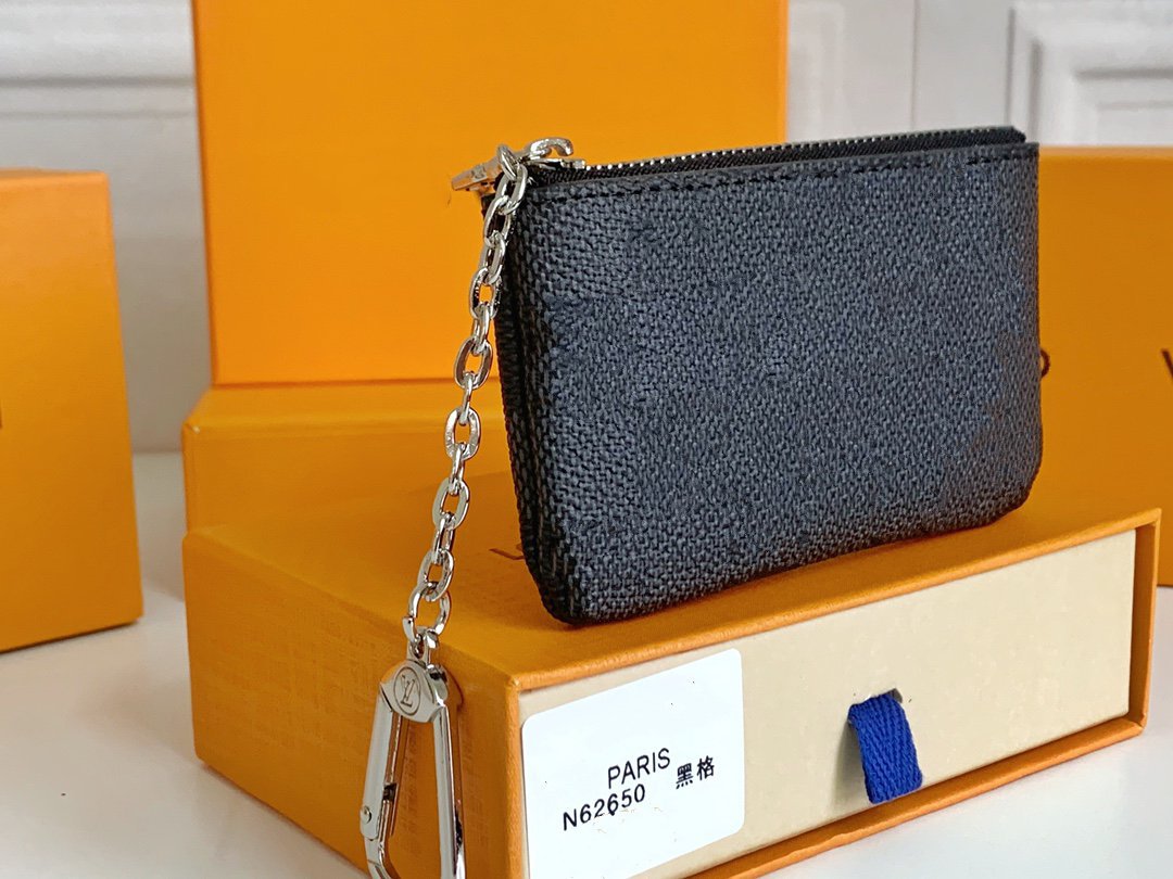 2021 N62650 High quality Luxury design Portable purse KEY P0UCH wallet classic Man women Coin Chain bags With dust bag and box, Nvoice - not sold separately
2021 N62650 High quality Luxury design Portable purse KEY P0UCH wallet classic Man women Coin Chain bags With dust bag and box, Nvoice - not sold separately