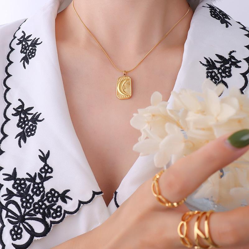 Pendant Necklaces Personality Star Moon Necklace Light Luxury Small Crowd Ins Cool Wind Clavicle Chain Accessories Women's Versatile
Pendant Necklaces Personality Star Moon Necklace Light Luxury Small Crowd Ins Cool Wind Clavicle Chain Accessories Women's Versatile