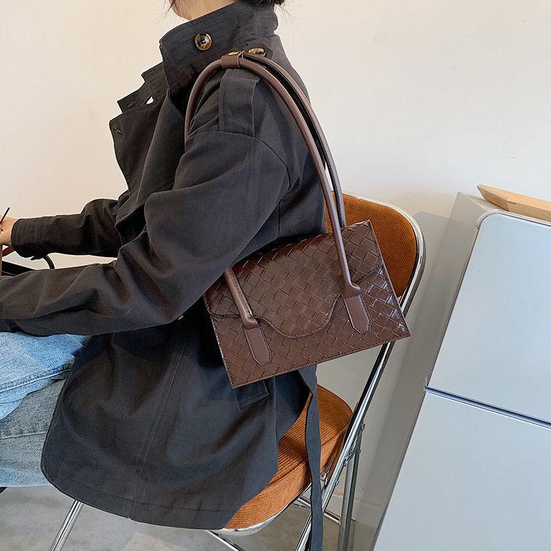 Evening Bags Women Bag Baguette Underarm Shoulder Female Designer Handbag Retro Fashion PU Leather 2021 Weave Simple All-match
Evening Bags Women Bag Baguette Underarm Shoulder Female Designer Handbag Retro Fashion PU Leather 2021 Weave Simple All-match