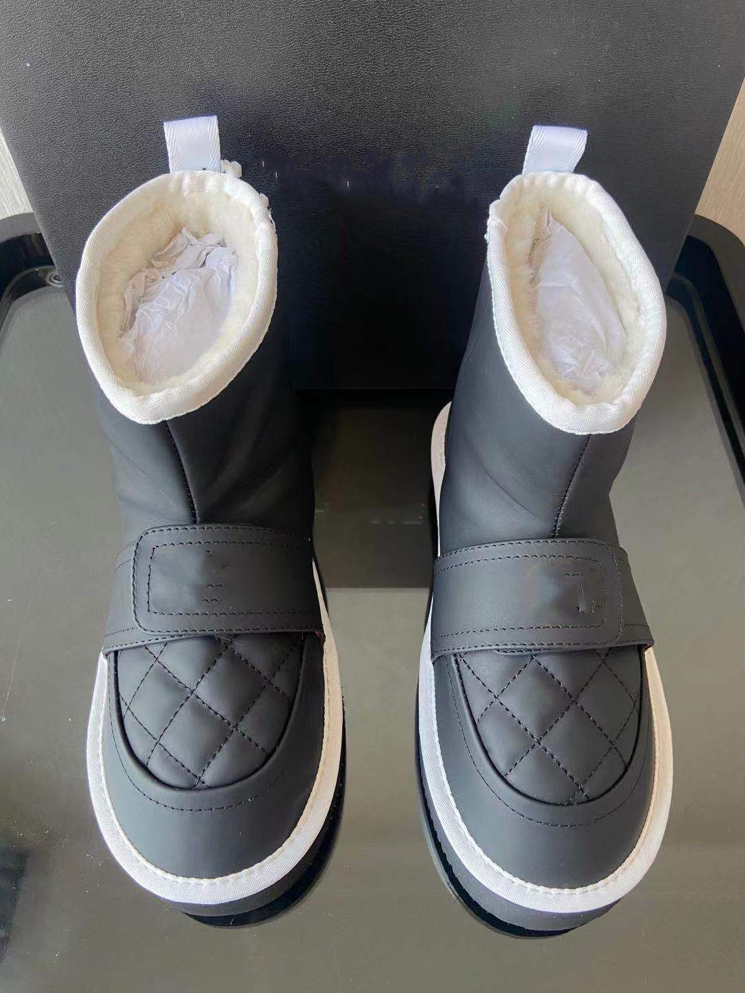 Women Designer Boots Snow Boot Suede Real Fur Slides Leather Waterproof Winter Warm Knee High Booties Brand Fashion Luxury Shoes with box
Women Designer Boots Snow Boot Suede Real Fur Slides Leather Waterproof Winter Warm Knee High Booties Brand Fashion Luxury Shoes with box