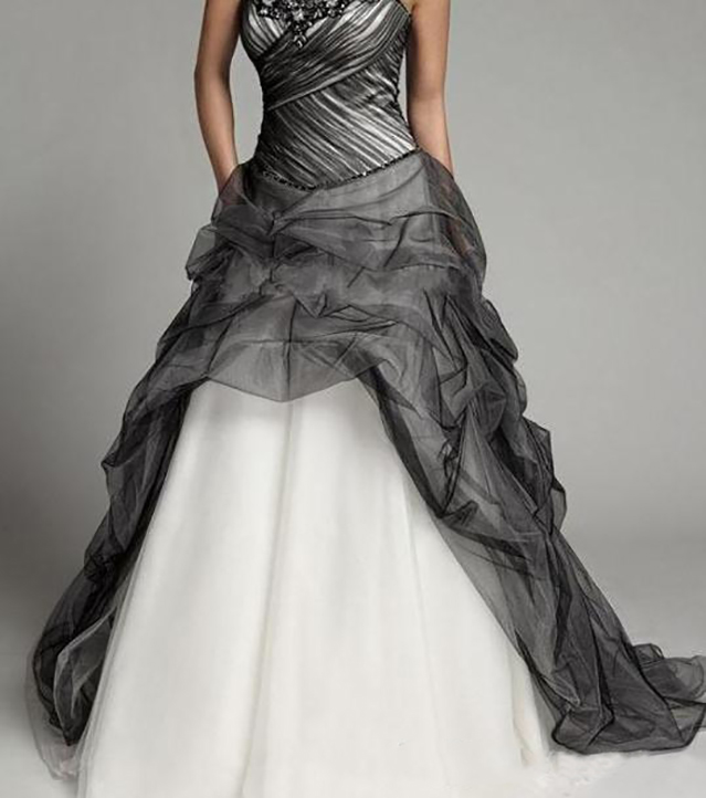 New White and Black Dresses Sweetheart Sleeveless Applique Beaded Ruffles Sweep Train Tulle Princess Wedding Gowns 0509