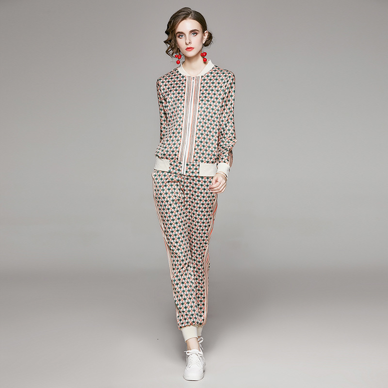 Top New Womens Sports Two Piece Sets Classic Printed Long Sleeve Zippered Jackets + Long Pants 2 pcs Runway Ladies Tracksuits Outfits, Customize
Top New Womens Sports Two Piece Sets Classic Printed Long Sleeve Zippered Jackets + Long Pants 2 pcs Runway Ladies Tracksuits Outfits, Customize