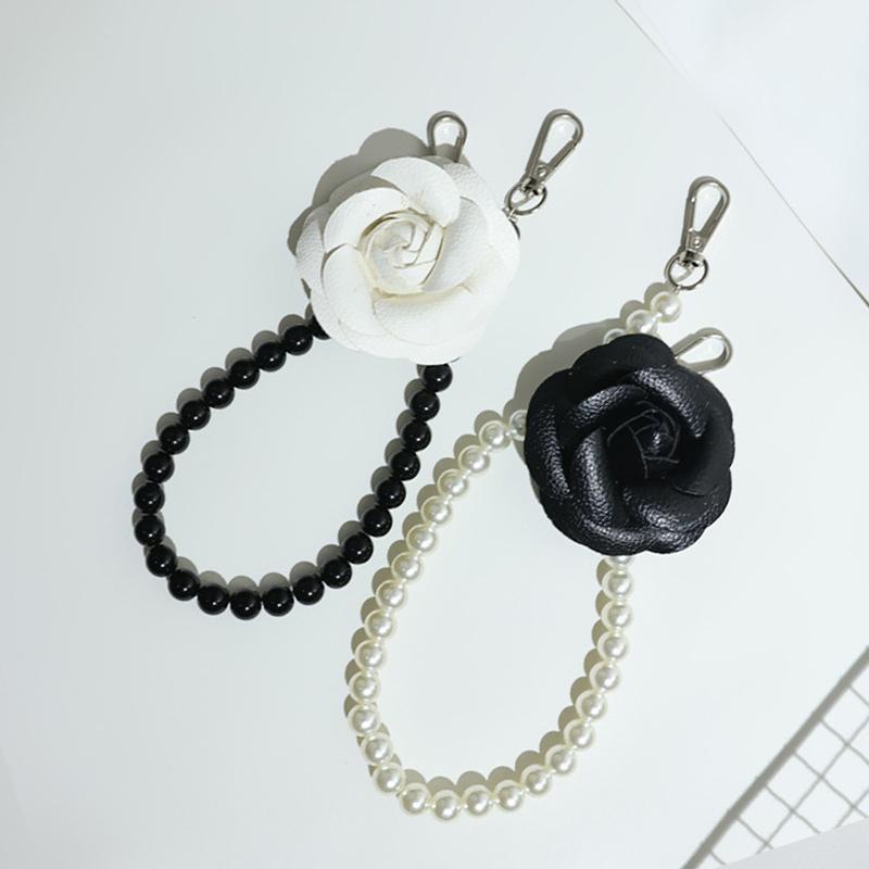 Keychains Fashion Leather Camellia Pearl Phone Chain Women Bag Anti-Lost Lanyard Handbag Pendant Flower Mobile Strap Charm Jewelry
Keychains Fashion Leather Camellia Pearl Phone Chain Women Bag Anti-Lost Lanyard Handbag Pendant Flower Mobile Strap Charm Jewelry