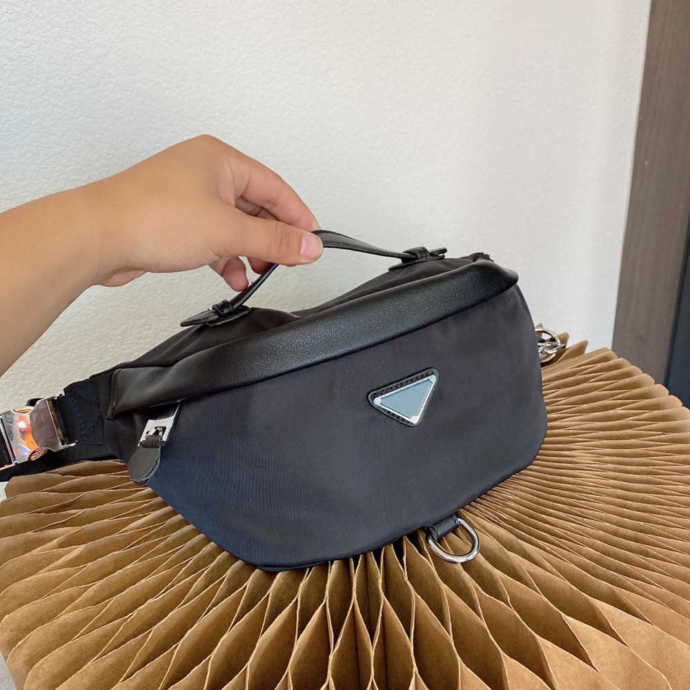 Men's Black Waist Chest Bags Triangle Designer Nylon Crossbody Shoulder Chain Bag Outdoor Men waist bags chest bag Change Phone Purses
Men's Black Waist Chest Bags Triangle Designer Nylon Crossbody Shoulder Chain Bag Outdoor Men waist bags chest bag Change Phone Purses