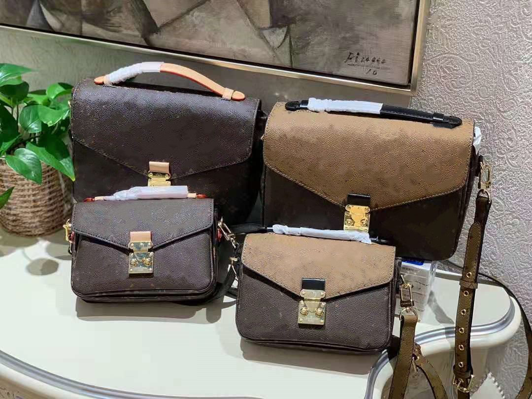 Luxurys Designers Shoulder Bags classic style Crossbody bag Women Handbags Messenger Leather Waist pack wallet
Luxurys Designers Shoulder Bags classic style Crossbody bag Women Handbags Messenger Leather Waist pack wallet