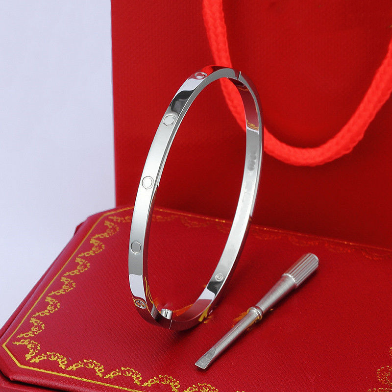 With box carti Ladies love rings Pendant Necklaces Screw Bracelet Van Party Wedding Couple Gift Love Bracelet Fashion Luxury Cleef Designer, Black
With box carti Ladies love rings Pendant Necklaces Screw Bracelet Van Party Wedding Couple Gift Love Bracelet Fashion Luxury Cleef Designer, Black