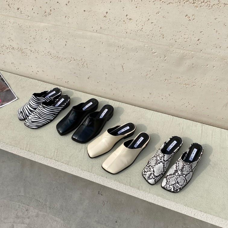 Zebra Pattern Med Heel Outdoor Slippers Women Vintage Square Toe Snakeskin Slides Sexy Designer Mules Shoes, Black
Zebra Pattern Med Heel Outdoor Slippers Women Vintage Square Toe Snakeskin Slides Sexy Designer Mules Shoes, Black