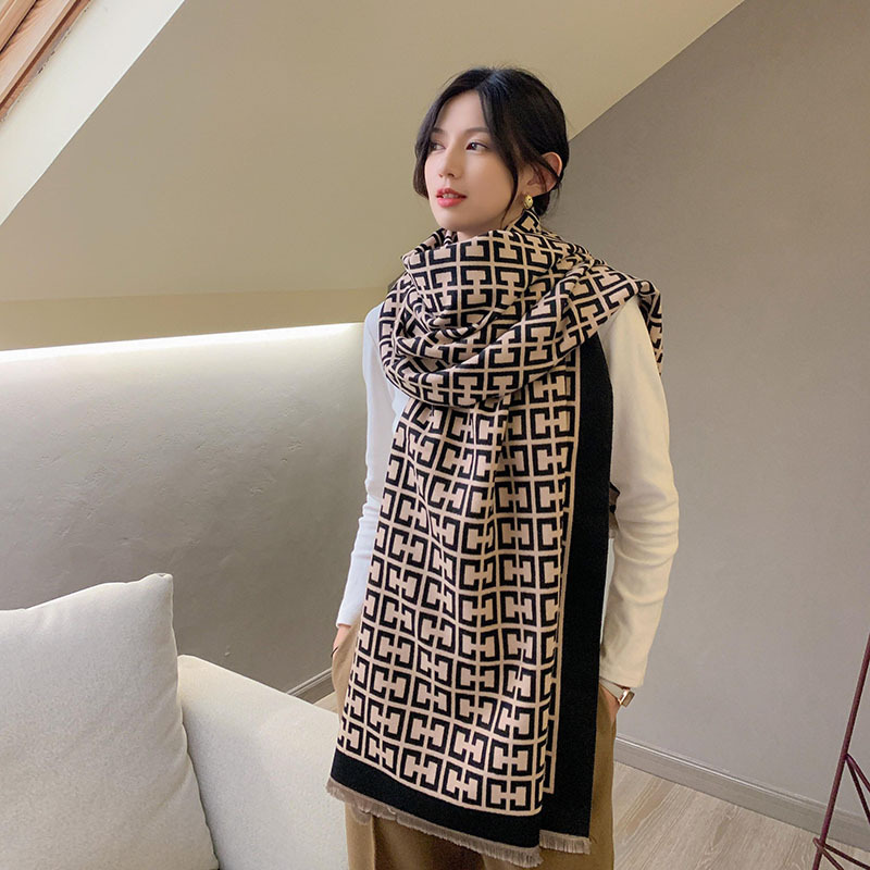 European and American New Cashmere Scarf Womens Winter Thermal Long Thickened Foreign Trade Scarf Shawl Versatile Garland Scarf
European and American New Cashmere Scarf Womens Winter Thermal Long Thickened Foreign Trade Scarf Shawl Versatile Garland Scarf