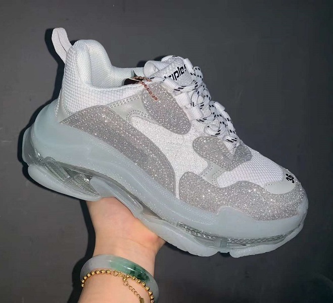 Designer Paris 17FW Triple-S Walking Shoes Luxury Dad 1 Shoe chaussures femme Triple S 17 FW Sneakers for Men Women Black White Vintage Old, White;red
Designer Paris 17FW Triple-S Walking Shoes Luxury Dad 1 Shoe chaussures femme Triple S 17 FW Sneakers for Men Women Black White Vintage Old, White;red