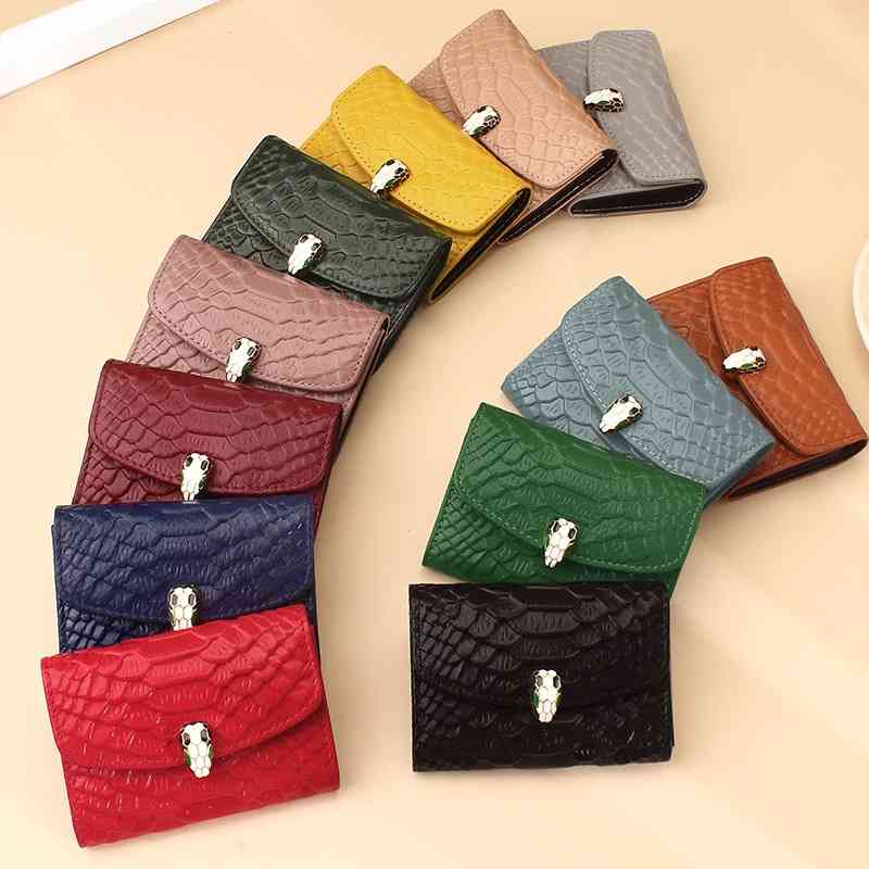Live fashion snakehead buckle top layer cowhide organ bag female snake embossed leather zero wallet card cover, Black
Live fashion snakehead buckle top layer cowhide organ bag female snake embossed leather zero wallet card cover, Black