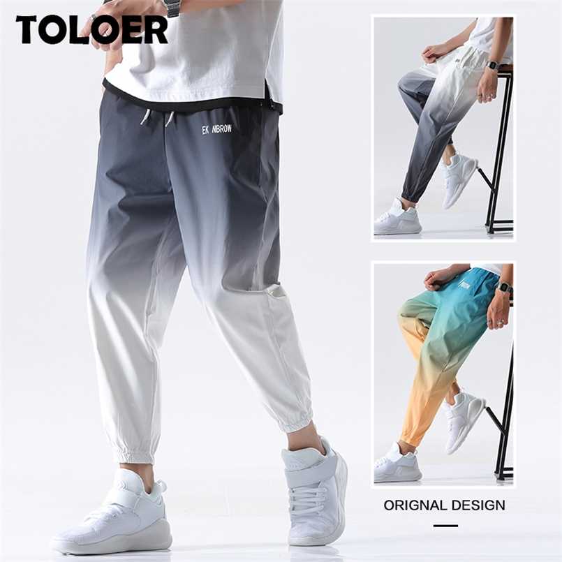 Hip Hop Streetwear Joggers Pants Men Casual Cargo Pant Trousers High Street Elastic Waist Gradient Color Harem Pant Man 211112