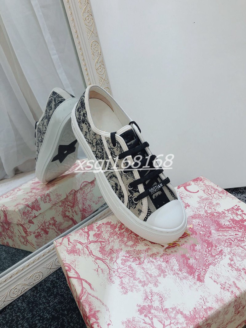Boy Marque casual shoes women Designer sneakers lady cotton silk double-sided three-dimensional embroidery D hand-stitched beads Catwalk 35-40
Boy Marque casual shoes women Designer sneakers lady cotton silk double-sided three-dimensional embroidery D hand-stitched beads Catwalk 35-40