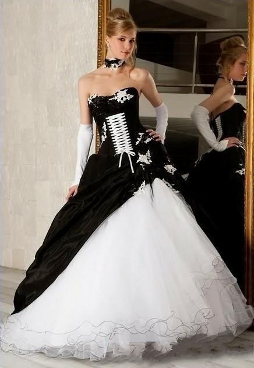Vintage Victorian Black And White Ball Gown Plus Size Gothic Wedding Dress Bridal Gowns Backless Corset Sweep Train Satin Formal Dresses Custom Made V