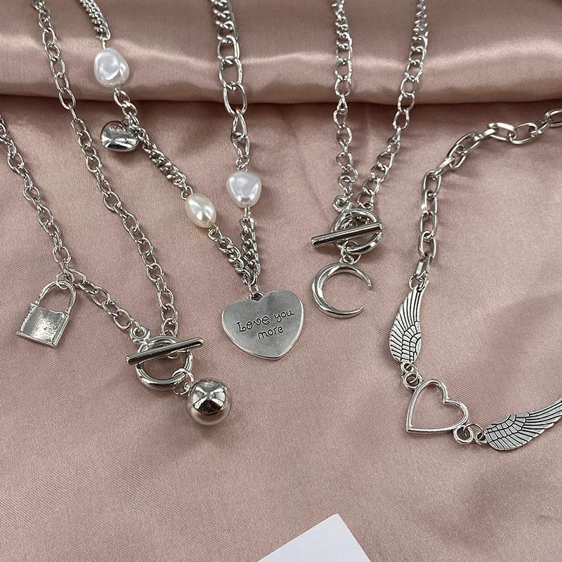 Pendant Necklaces Hollow Korean Sweet Love Heart Feather Metal Choker Necklace For Women Hip Hop Harajuku Angel Punk Jewelry Collier Femme
Pendant Necklaces Hollow Korean Sweet Love Heart Feather Metal Choker Necklace For Women Hip Hop Harajuku Angel Punk Jewelry Collier Femme