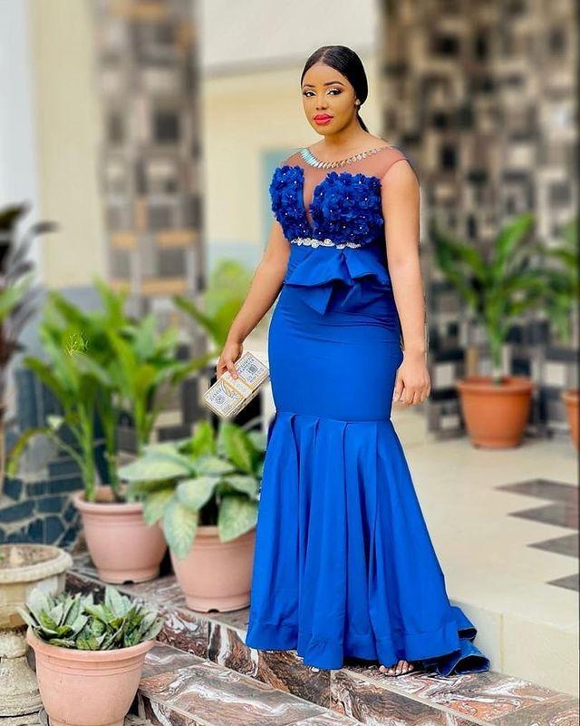 Plus Size Long Mermaid Evening Dresses with Handmade Flowers Sheer Neckline Prom Dress Backless Sexy Robe De Marrige, Gold
Plus Size Long Mermaid Evening Dresses with Handmade Flowers Sheer Neckline Prom Dress Backless Sexy Robe De Marrige, Gold