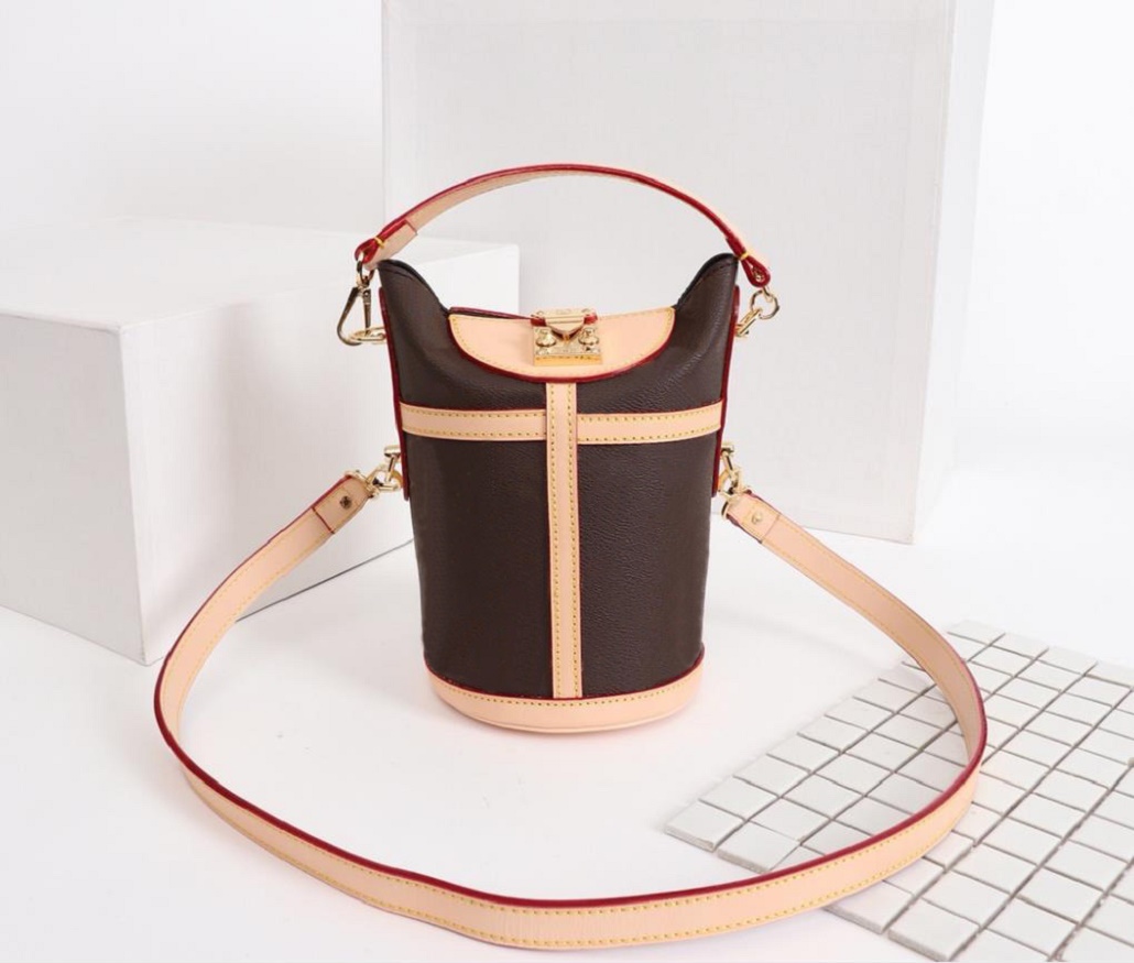 High Quality 2021 luxurys designers bags Messenger bag Men Women Totes Fashion Vintage printing letter Shoulder classic crossbody M43587, Presbyopia brown
High Quality 2021 luxurys designers bags Messenger bag Men Women Totes Fashion Vintage printing letter Shoulder classic crossbody M43587, Presbyopia brown