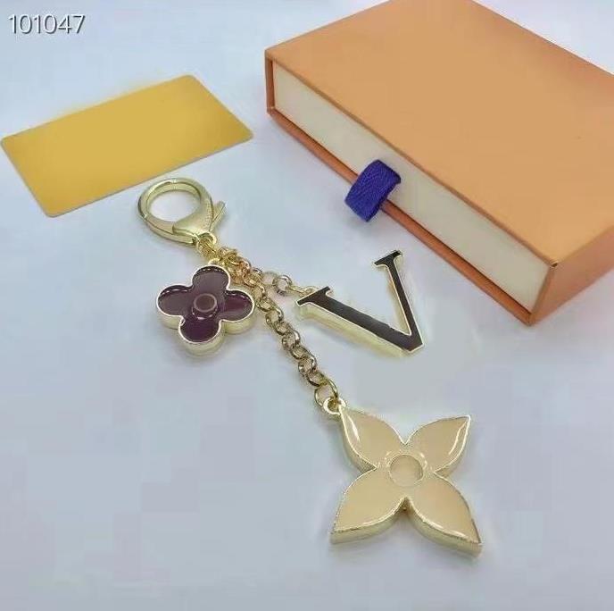 2021 cabinet bag key chain, clear LOGO, zero error, vacuum electroplating, can be used as a bag pendant, key chain double with principle box
2021 cabinet bag key chain, clear LOGO, zero error, vacuum electroplating, can be used as a bag pendant, key chain double with principle box